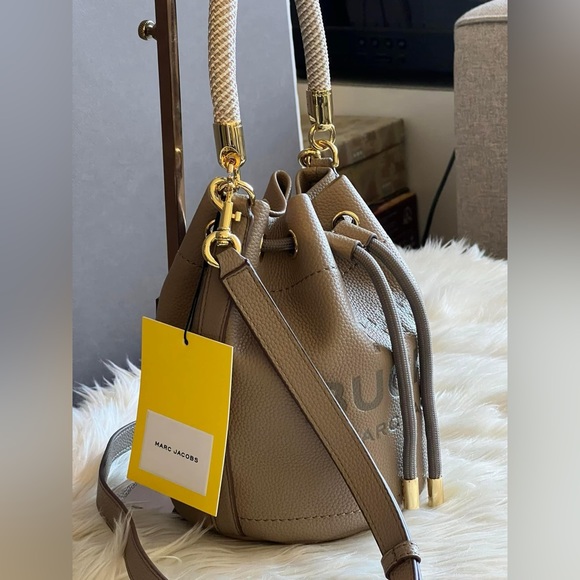 Marc Jacobs The Leather Bucket Bag - Picture 2 of 15